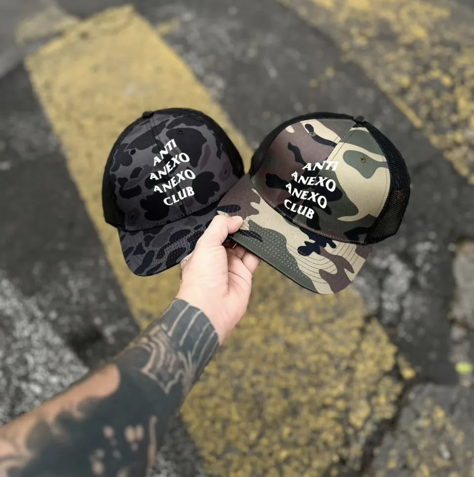 Trucker Hat “Anti Anexo” Camo en Negro